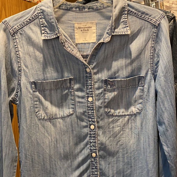 Abercrombie & Fitch Chambray Shirt - Picture 4 of 6
